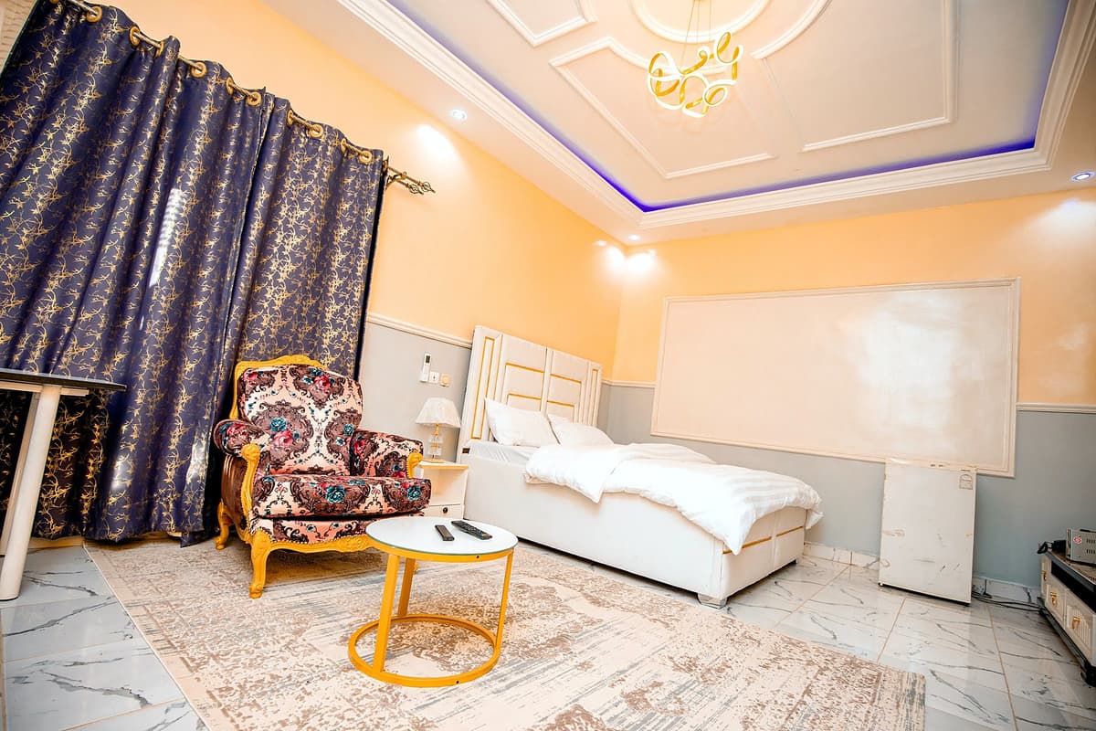 Chambre confortable du Complexe Shalome Hôtel