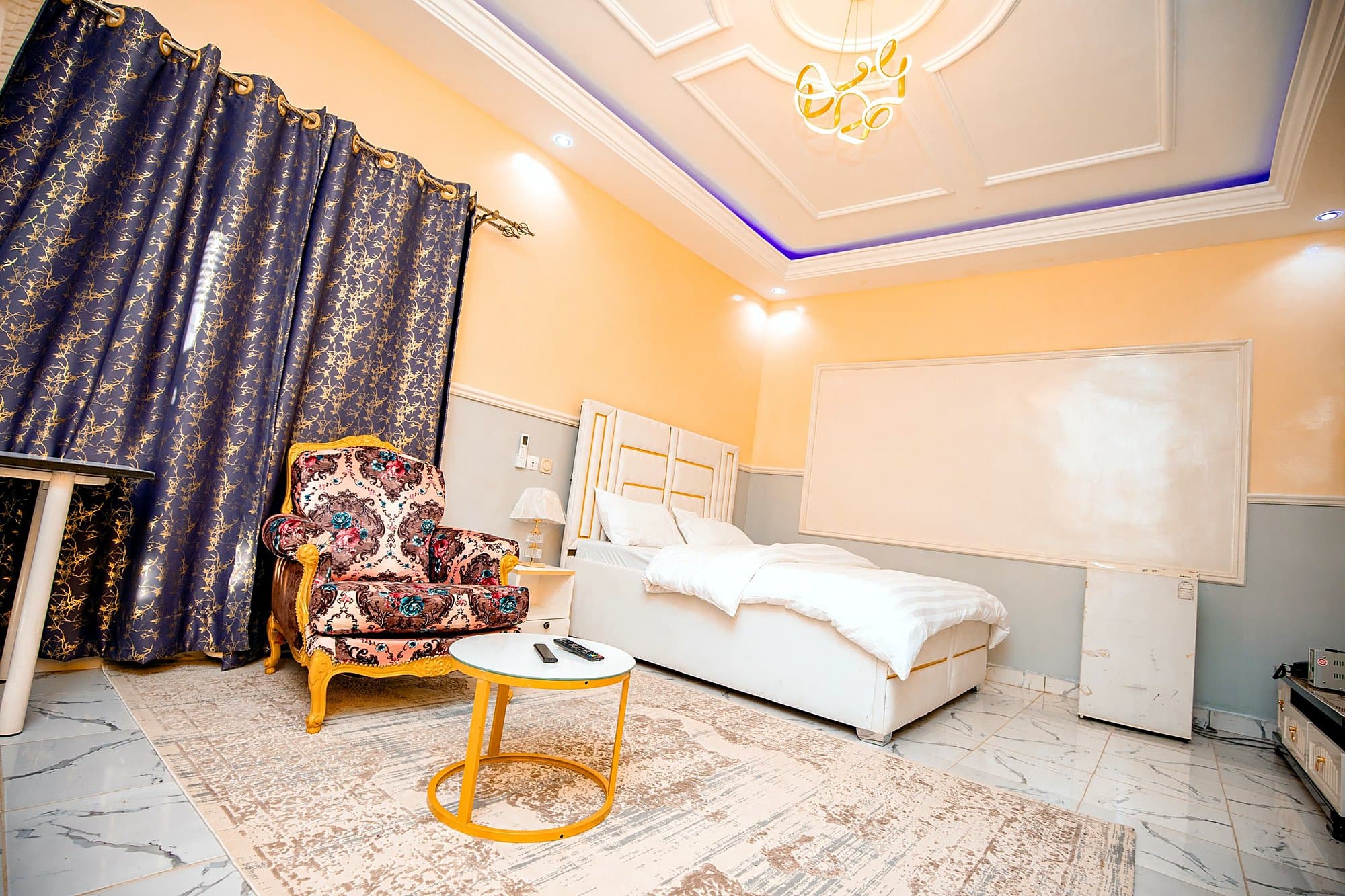 Chambre confortable du Complexe Shalome Hôtel
