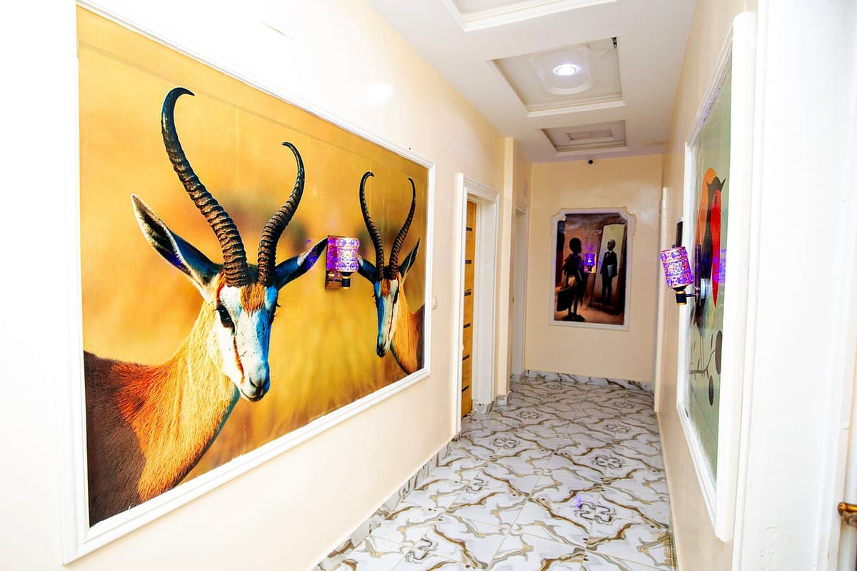 Couloir intérieur du Complexe Shalome Hôtel