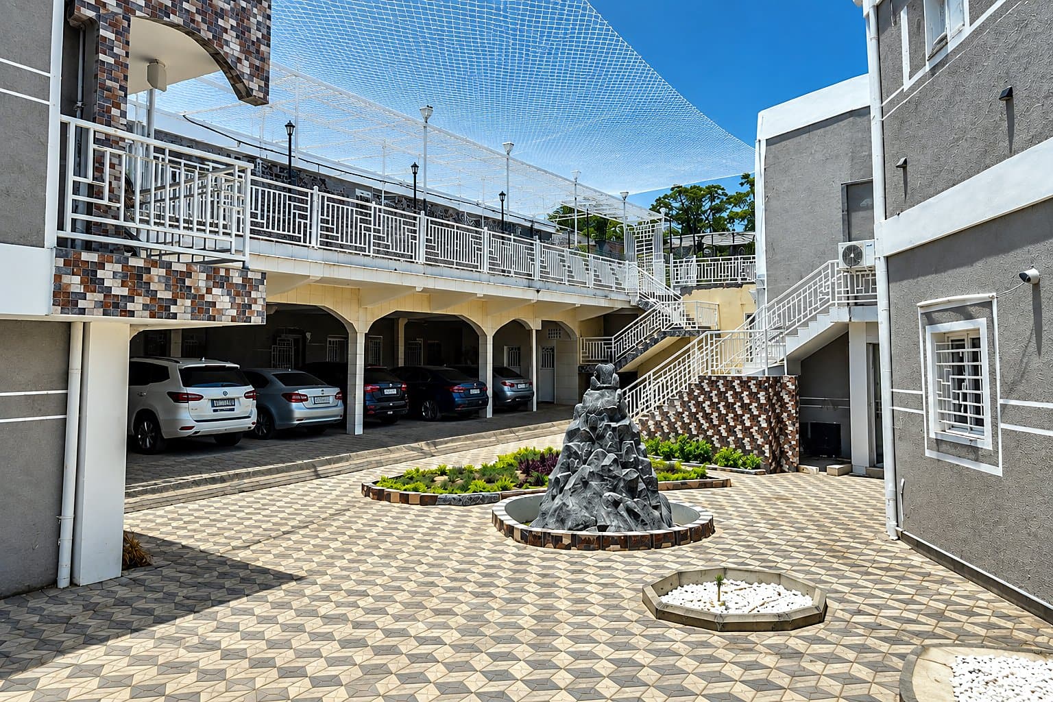 Parking sécurisé – Complexe Shalome Hôtel
