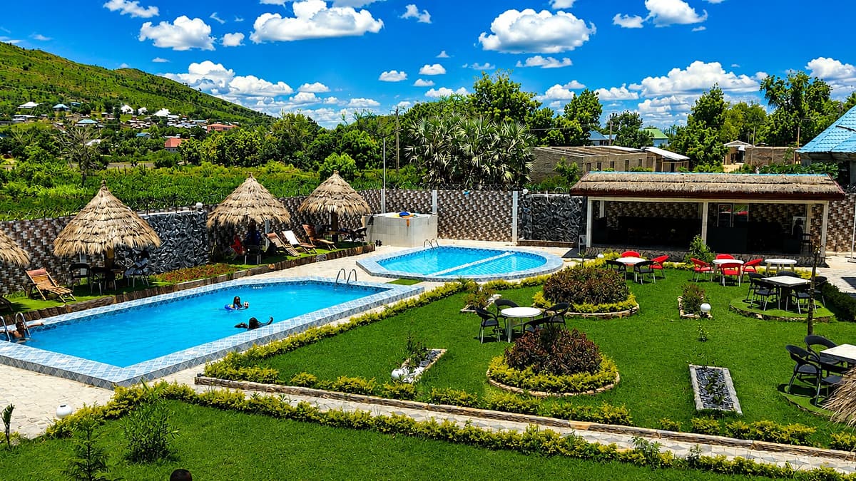 Piscine du Complexe Shalome Hôtel à Maroua